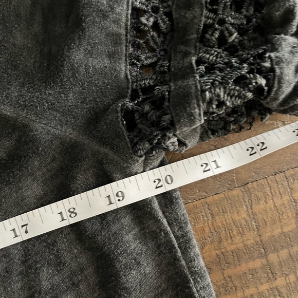 Earthbound crochet sleeve shirt - Picture 3 of 6